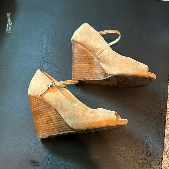 Express Wedges, Size 8 - Picture 2 of 9